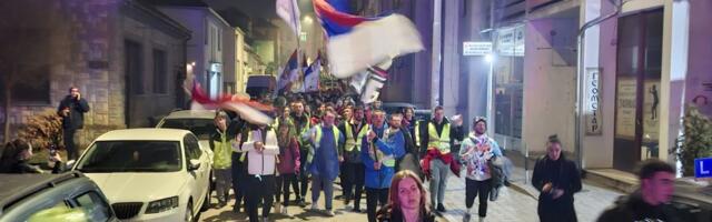 Više grupa studenata stiglo u Aleksinac – sačekali ih građani, kao i medicinska pomoć