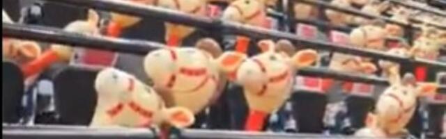 Pogledajte kako su navijači Klipersa provocirali Jokića (VIDEO)