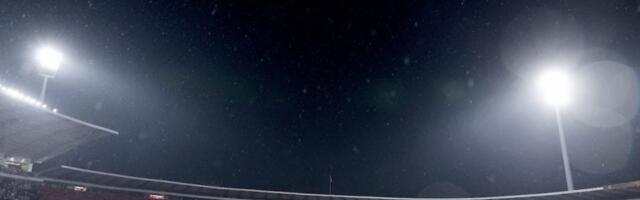 „Posebna isporuka“: Automobilista i glumac promovišu Zvezdin duel s FCSB-om (VIDEO)