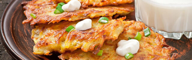 Hrskave palačinke od krompira koje se lako spremaju, mogu da se peku i u reni (RECEPT)