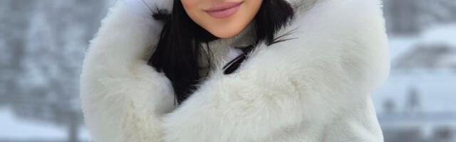 PEVAČICA U NARODNOJ NOŠNJI SLAVI BOŽIĆ! Aleksandra otišla u rodno selo, okružena najmilijima ne skida osmeh s lica! Ne odstupa od tradicije (FOTO)