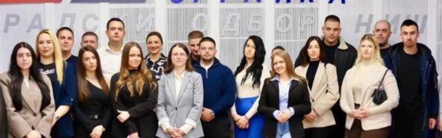 "NITI JE ĐILAS PETER MAĐAR, A NI BLOKADERI NISU GLAS NARODA"! Snažna poruka mladih SNS-a iz Niša - Mađarski scenario nije moguć u Srbiji!