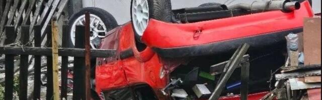 Stravičan snimak saobraćajke u Novoj Varoši: Trkali se, pa se jedan od njih zakucao u porodičnu kuću (FOTO/VIDEO)