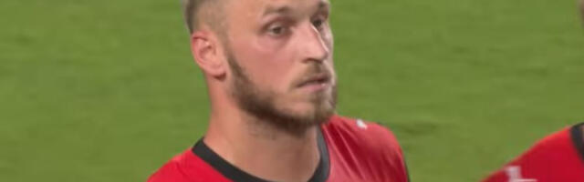 Haos na Mundijalu: Arnautović krenuo da se obračuna – Fudbaler Zvezde nije izdržao provokaciju (VIDEO)