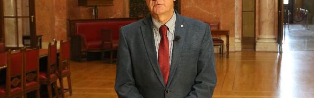 Brnabić povukla meru opomene poslaniku Lukiću, kaže da se iskreno izvinio