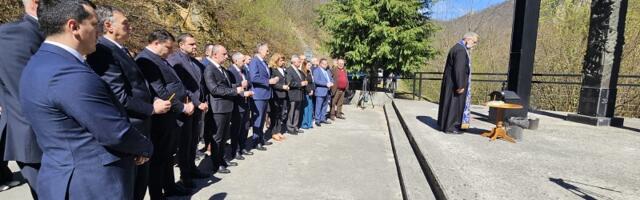 Obeleženo 20 godina od autobuske nesreće u Gostunu