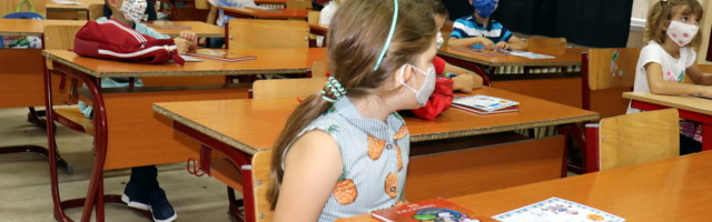 LONČAR: Nisu krivi đaci, već oni koji treba da sprovode mere