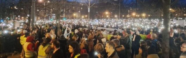 Arhiv javnih skupova objavio: Evo koliko je ljudi bilo na protestu ispred Ministarstva (FOTO)