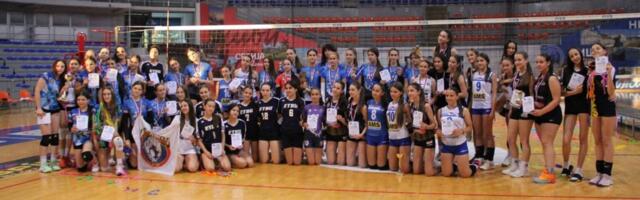 Mlade leskovačke odbojkašice osvojile bronzanu medalju na turniru u Nišu