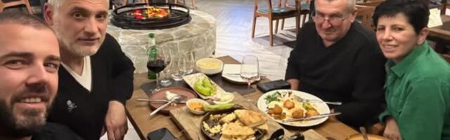 Čeda Jovanović s Acinim roditeljima na večeri: Na stolu nema čega nema (FOTO)