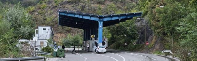 POLICIJA NA BRNJAKU ZAPLENILA SRPSKI PEČAT I DOKUMENTA! U automobilu sa srpskim tablicama: Konfiskovani ugovori i zahtev MUP-a