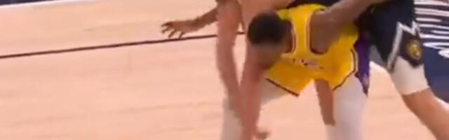 Viralni snimak Jokića kruži posle pobede: Pogledajte šta pokušava bek Lejkersa (VIDEO)