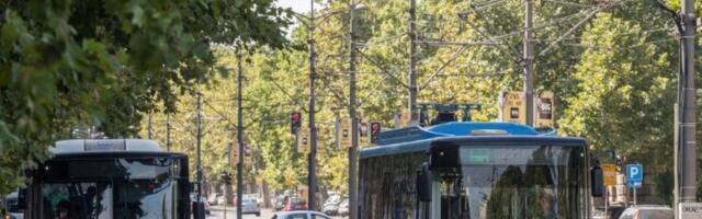 Drama u Zemunu: Žena ostala zaglavljena na vratima autobusa, ima povrede zuba i glave - vozač je vukao ulicom