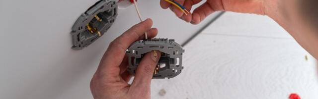 Električar UPOZORAVA: Ova GREŠKA SA UTIČNICOM može da uzrokuje POŽAR u vašem domu