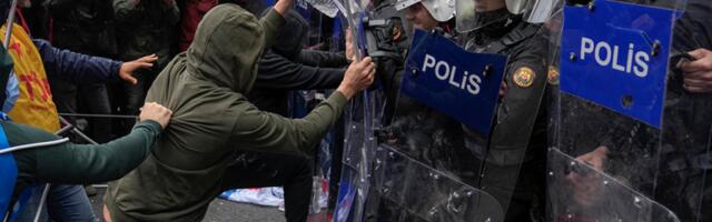 OPOZICIJA SKOČILA NA MINISTRA PRAVDE! Haos u turskom parlamentu: Tuča poslanika tokom zakletve (VIDEO)