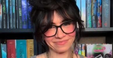 Sara tvrdi da ima Al dečka sa kojim ima sjajne intimne odnose: "On ima reči, a ja igračke "