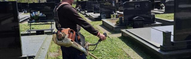 JKP Šumadija izvodi radove na uređenju grobalja uoči Pobusanog ponedeljka