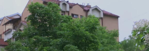 PLANUO KROV ZGRADE NA BEŽANIJSKOJ KOSI U GLUVO DOBA NOĆI: Stanari hitno evakuisani zbog požara (FOTO)