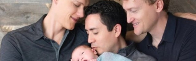 Prvi put tri muškarca upisana bebi u krštenicu