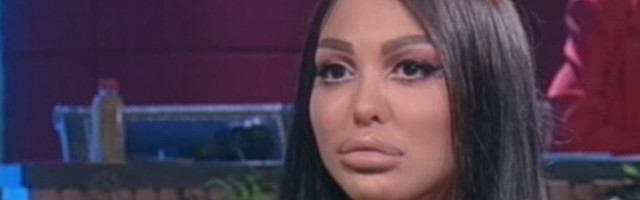 MAJA MARINKOVIĆ IDE NA SUD ZBOG DUGOVA, NIJE BILA TRUDNA SA JANJUŠEM? Usred noći maltretirala ljude, DEMOLIRALA VRATA, procurio snimak o detaljima! (VIDEO)