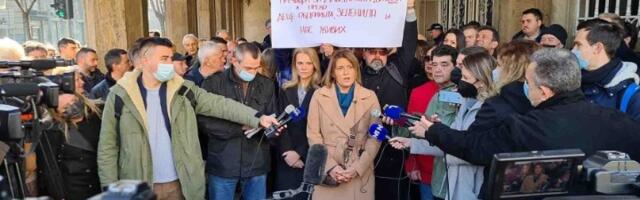 "Gradske vlasti se zadužuju - fali im novca na računima"