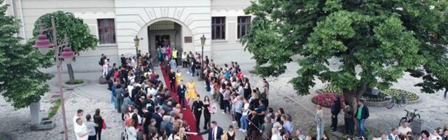 Svečani defile maturanata čačanske Gimnazije