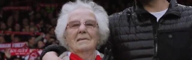 Ima 92 godine, slepa je, ali voli Notingem (VIDEO)