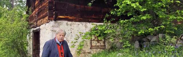 Gaji baštu, kosi travu i pravi meleme: Čika Ršum u rodom selu napravio oazu mira, ovakva lepota će vam zagrejati dušu (FOTO)