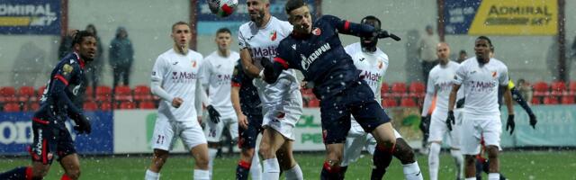 Fudbal se igra i kada sneg pada /GALERIJA/