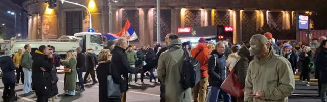 Protest povodom napada na ekipu N1 ispred Narodne skupštine