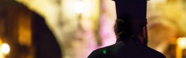 BRUKA U CRKVI! Arhiepiskop pritvoren zbog navodnog podmetanja droge demonstrantima