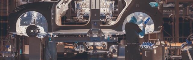 Kraj proizvodnje automobila u "staklenoj fabrici" koja je nekada koristila Folksvagenu da pokaže moć: Na jednom Phaetonu su gubili po 25.000 evra