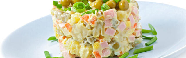 Znate li šta je “prava” ruska salata? Nekada su stavljali rep raka, lešnike i kapar, šargarepa je “greh”