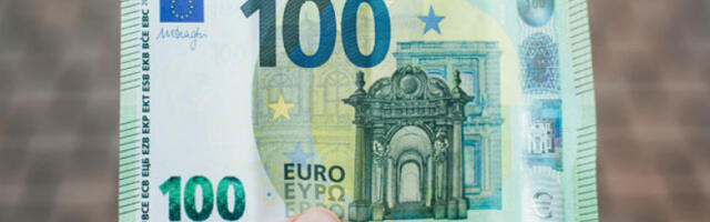 Динар мирује према евру, ојачао према долару