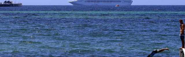 Дечак пливао кроз узбуркано море да спасе мајку, брата и сестру