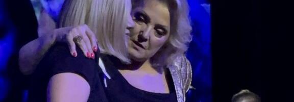 SNEŽANA ĐURIŠIĆ SE SLOMILA NA SCENI ZBOG ĆERKE! Pevačica grca u suzama nakon susreta - Ceo život mi je prošao pret očima!