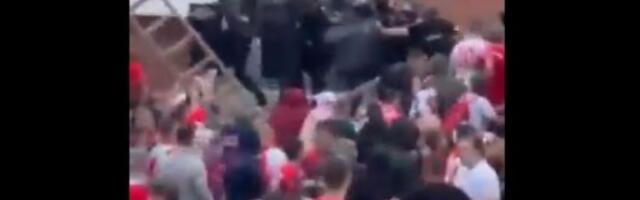U tuči Delija i policije korišćeni stolovi, stolice, merdevine?! (VIDEO)