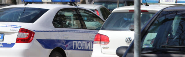 JEZIVO NASILJE U PORODICI Stavio supruzi nož pod grlo, njegovi drugovi napali policajce