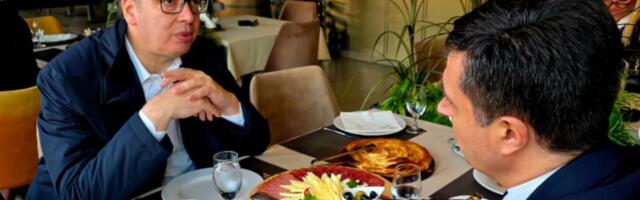 'GOSTOPRIMSTVO U OVOM GRADU JE ODUVEK BILO ČUDESNO' Vučić se sastao sa gradonačelnikom Niša: Srećan sam što u Nišu ima sve više lepih, moderno uređenih objekata (FOTO)