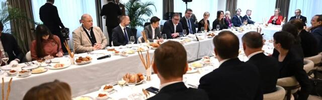 Vučić sa ambasadorima zemalja članica EU: Otvoren i sadržajan razgovor o evropskom putu Srbije (FOTO)