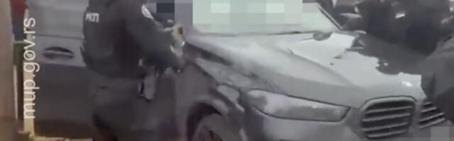 Pripadnici UKP ga izvukli iz BMW-a: Ovako je uhapšen mladić u Novom Sadu, sumnja se da je “Vračarac”