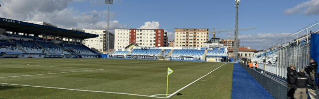 Pljušte uvrede u Pazaru: Vatreni doček za Crvenu zvezdu pred početak meča (VIDEO)