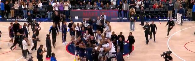 Opšti haos na terenu: NBA zvezde se umalo pobile zbog lopte, a evo i zašto /VIDEO/