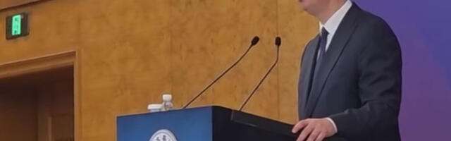 Treći dan posete Kini: Vučić održao govor na Univerzitetu Ćinghua, Si mu poklonio grumen zemlje sa Meseca