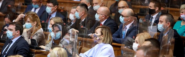 U Srbiji postoje samo obrisi demokratije