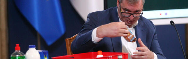 Vučićeve mere: Plašenje i kupovina sirotinje i penzionera