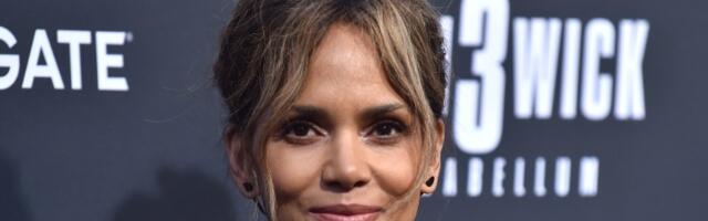 Ima telo BOGINJE, a gazi ŠESTU deceniju života: Hale Beri ovako održava liniju