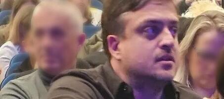 Vujadin Savić kod kuće, a brat u provodu: Pogledajte sa kim