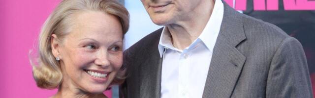 "Predstavio me je kao buduću gospođu Nison" Pamela Anderson napokon progovorila o vezi sa slavnim glumcem o kojoj je brujao svet