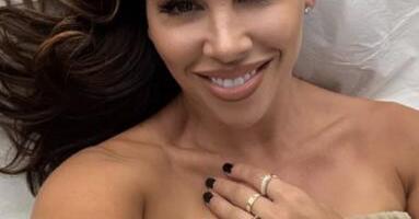 ČIPKA, BUJNO POPRSJE I PROVOKATIVNI DEKOLTE: Kaja Ostojić zapalila društvene mreže, pevačica ne skida osmeh sa lica (FOTO)